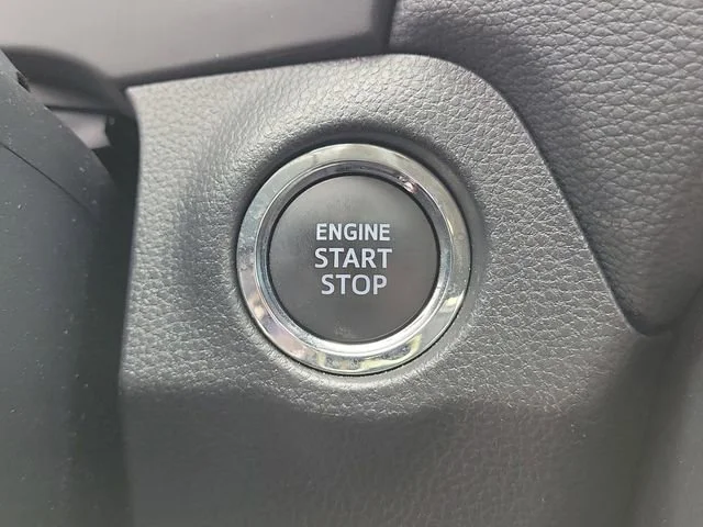 2025 Toyota RAV4 XLE - Photo 28