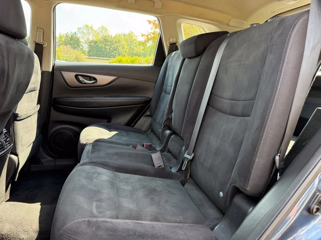 Used 2014 Blue Nissan S image 23