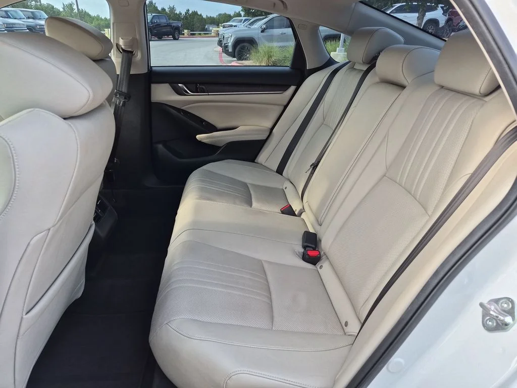 Used 2019  Honda Touring image 34
