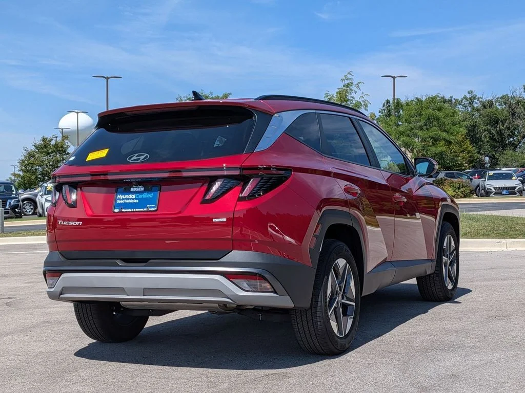 Used 2025 Red Hyundai SEL Convenience image 7