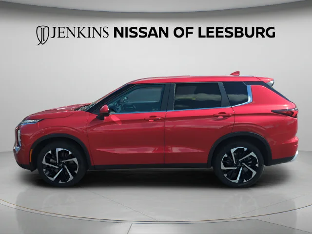 Used 2024  Mitsubishi SE image 11