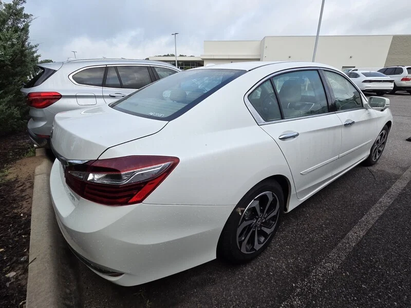 Used 2017 White Orchid Pearl Honda EX-L image 5