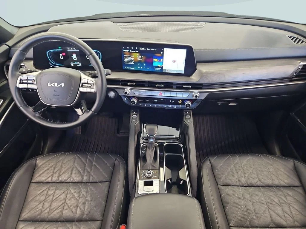 Used 2025 Panthera Metal Kia EX X-Line image 22