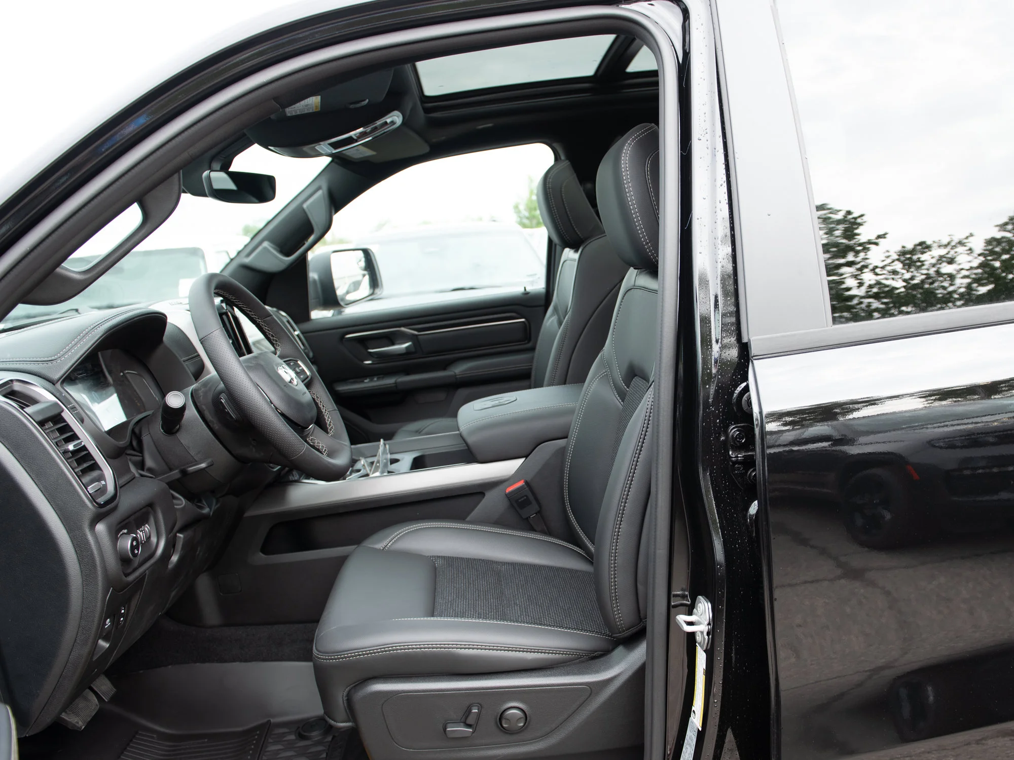 Used 2026 Black RAM Sport* Crew Cab 4x4, Panoramic Sunroof, Heated Seats/Wheel, Adaptive Cruise image 20