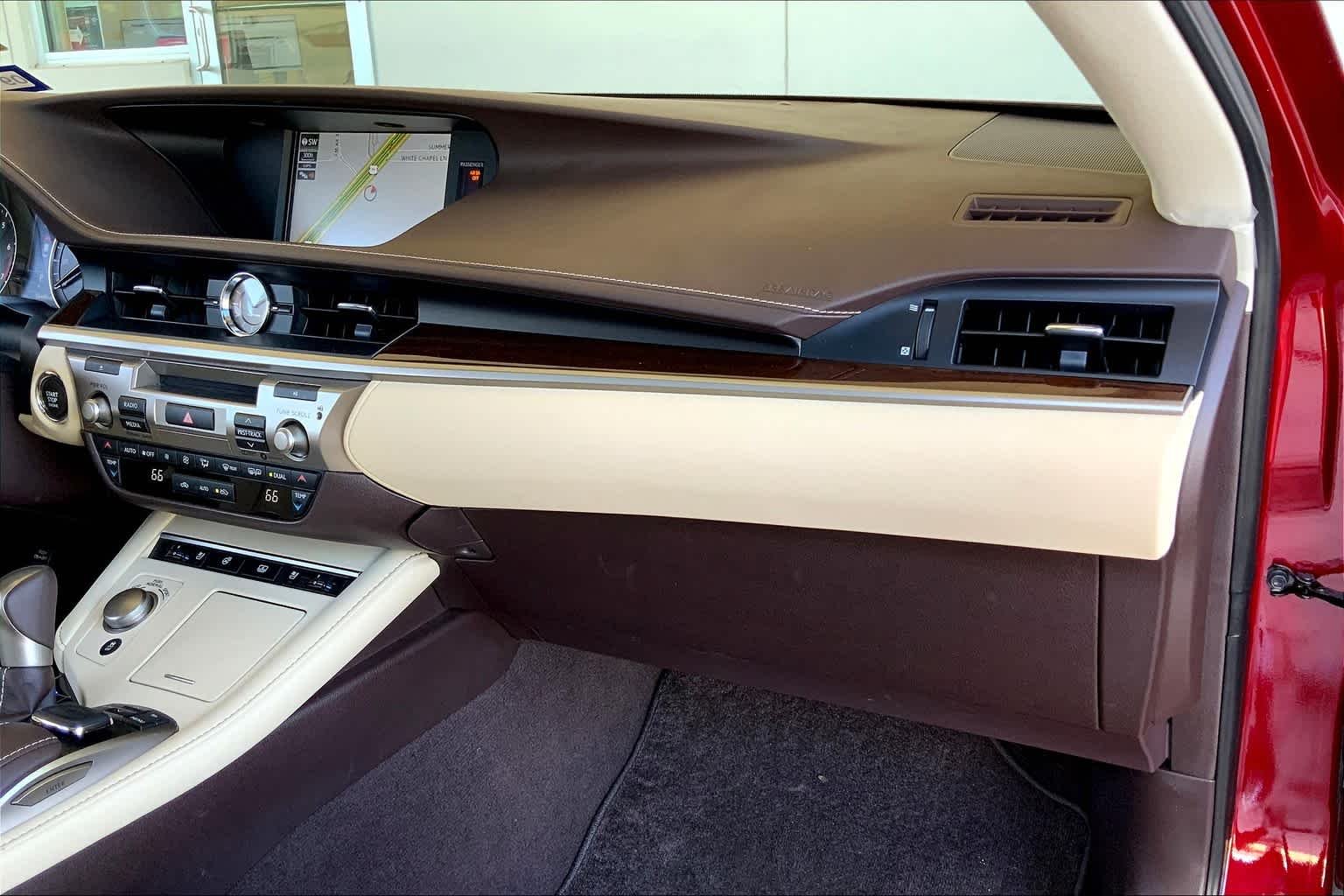 Used 2018 Matador Red Mica Lexus  image 19
