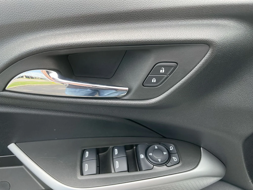 Used 2024 Summit White Chevrolet RS image 21