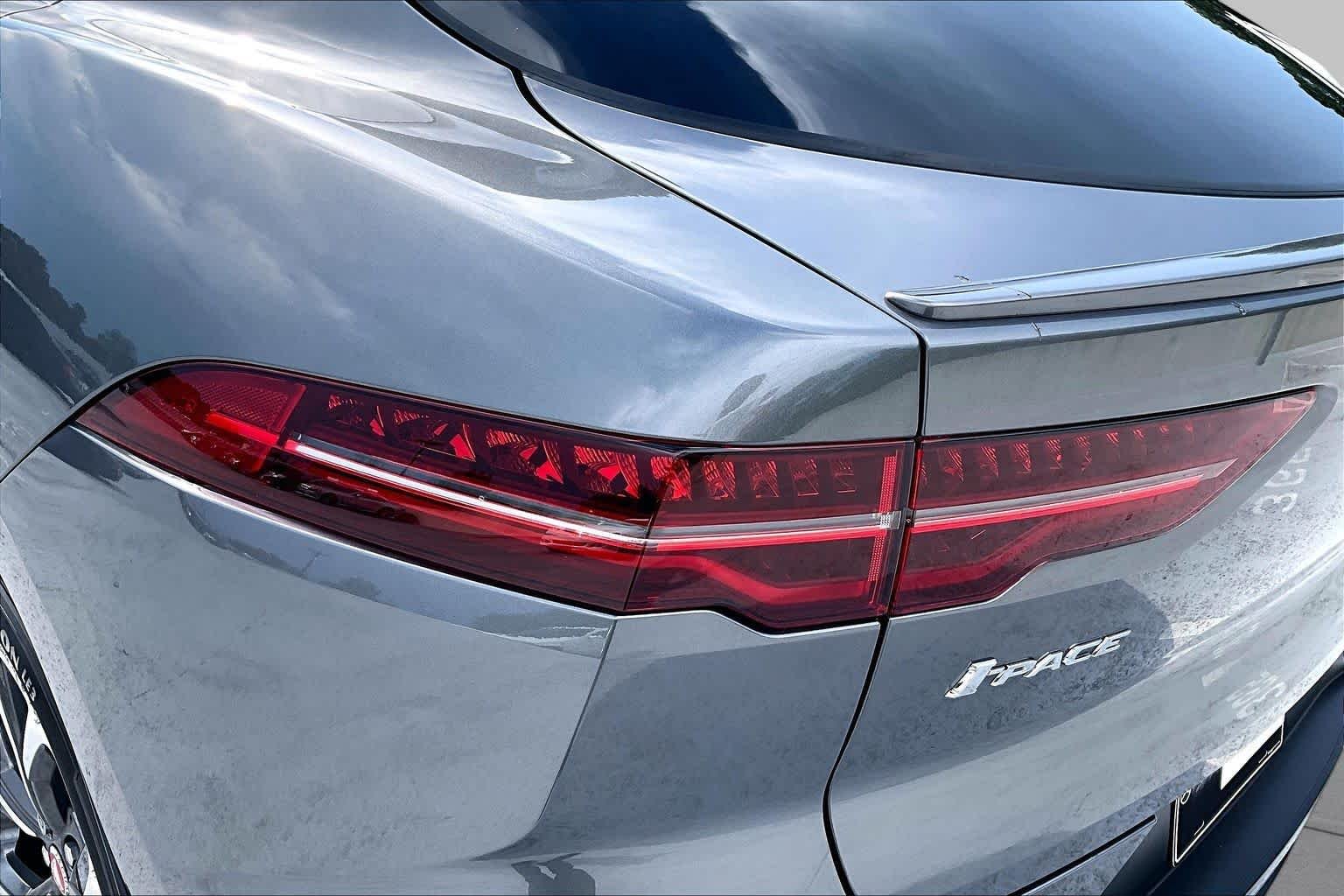 Used 2020 Corris Grey Metallic Jaguar HSE image 28