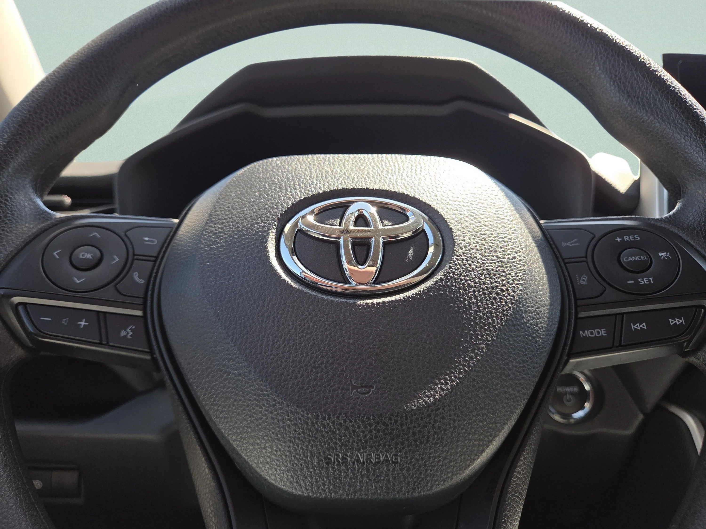 Used 2025 Silver Sky Metallic Toyota XLE image 32