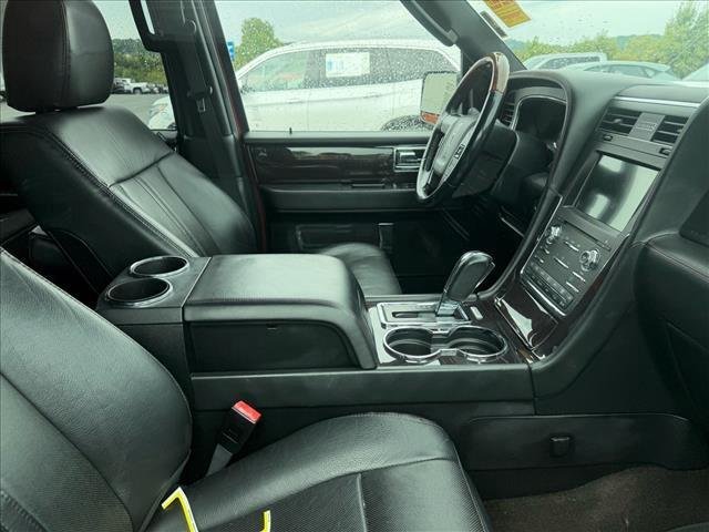 Used 2016 Ruby Red Metallic Tinted Clearcoat Lincoln Reserve image 13