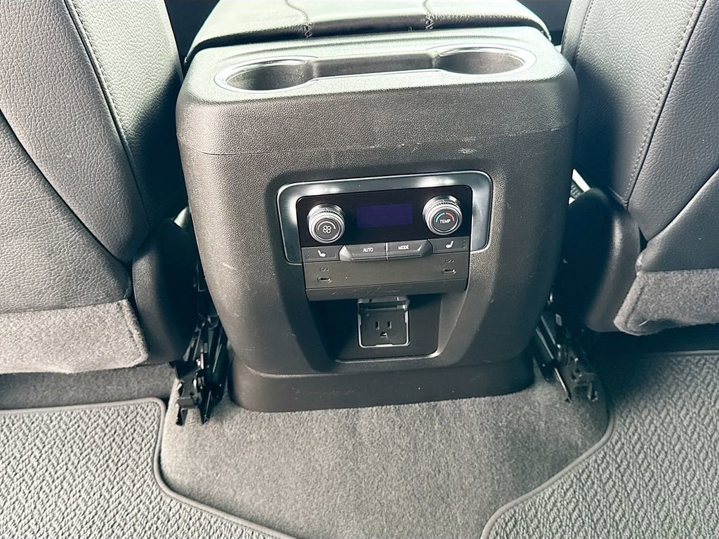 2025 GMC Yukon XL Denali - Photo 26