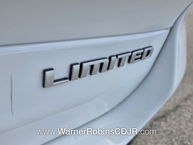 New 2026 Bright White Clear-Coat Exterior Paint Jeep Limited image 12