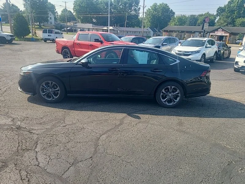 Used 2024  Honda EX image 3