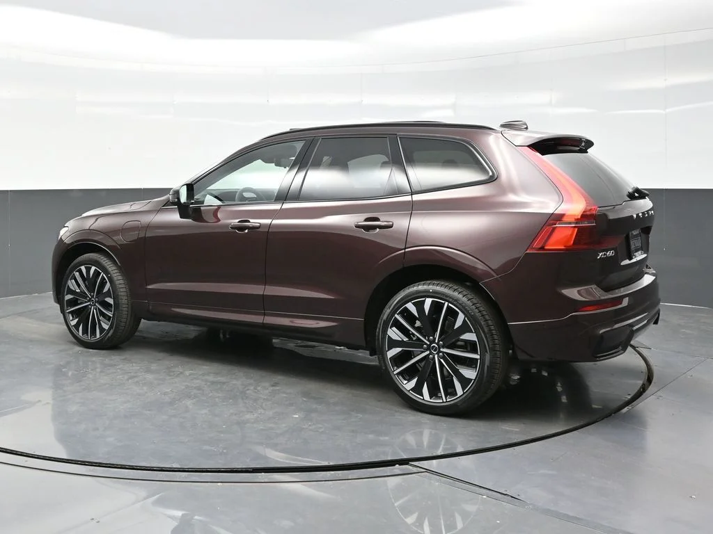 New 2026 Mulberry Red Volvo T8 Ultra image 4