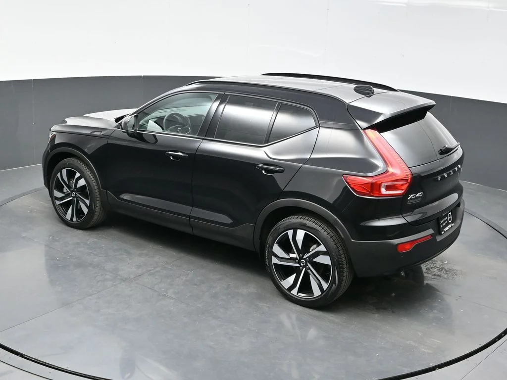 Certified Used 2025 Onyx Black Volvo Ultra image 37
