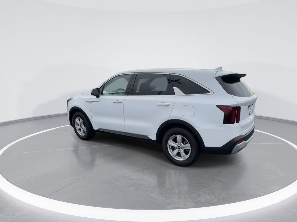 Used 2024 White Kia LX image 7