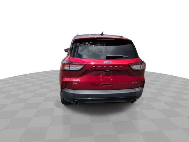Used 2021 Red Ford SE image 7