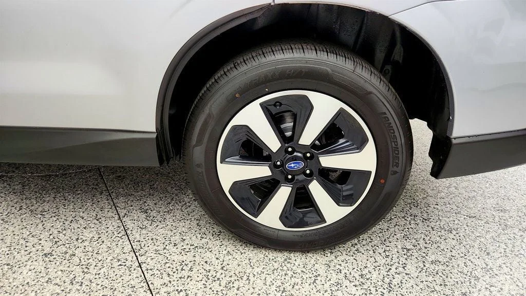 Used 2018 Ice Silver Metallic Subaru 2.5i Premium w/ All-Weather Package image 9