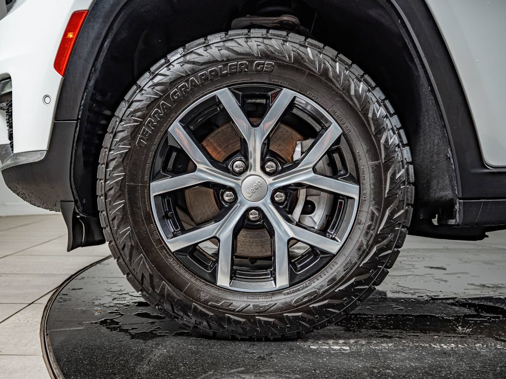 Used 2024 Bright White Clearcoat Jeep Limited image 10