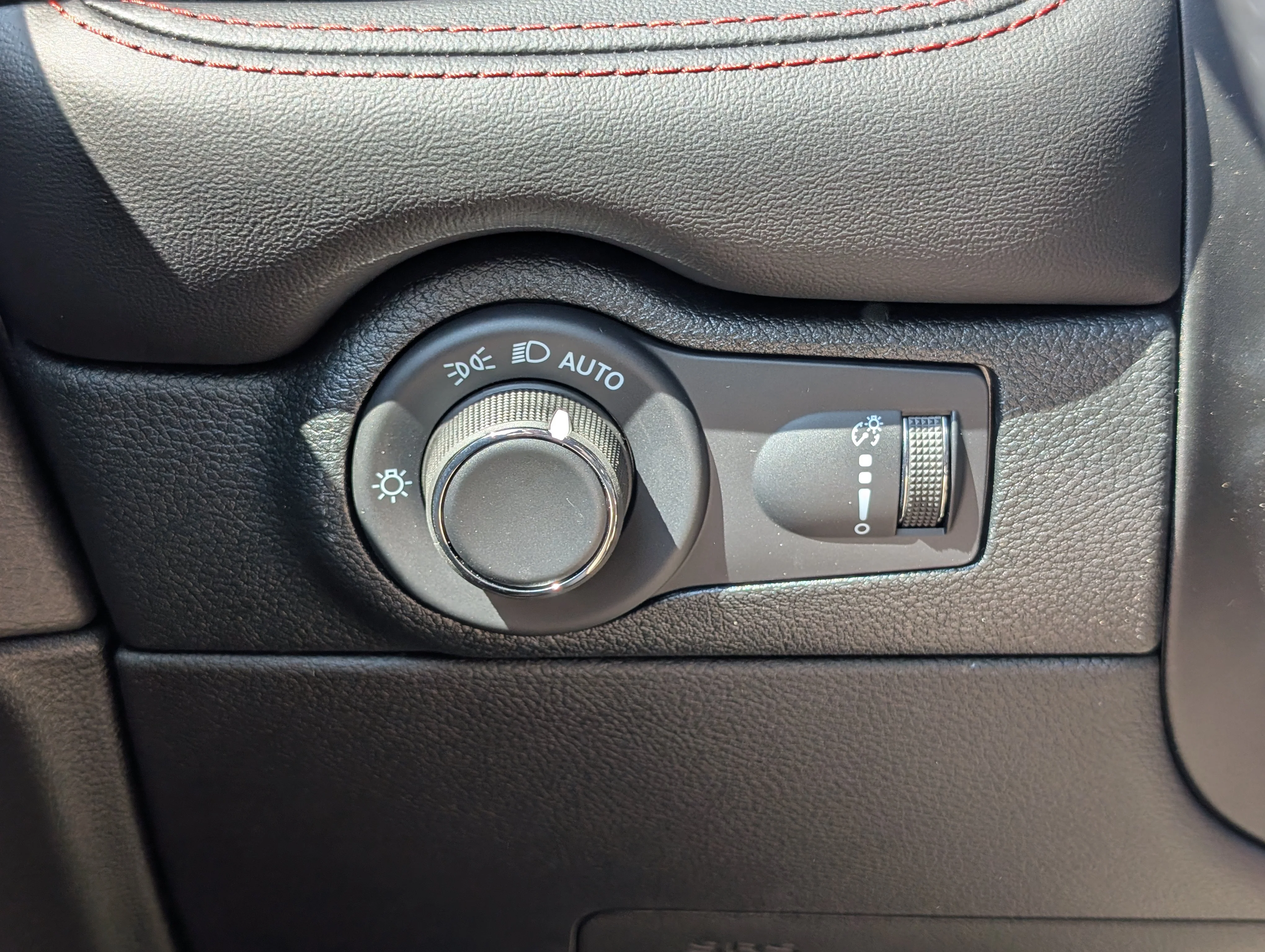 New 2026 White Knuckle Dodge GT HEMI V8 Plus image 33