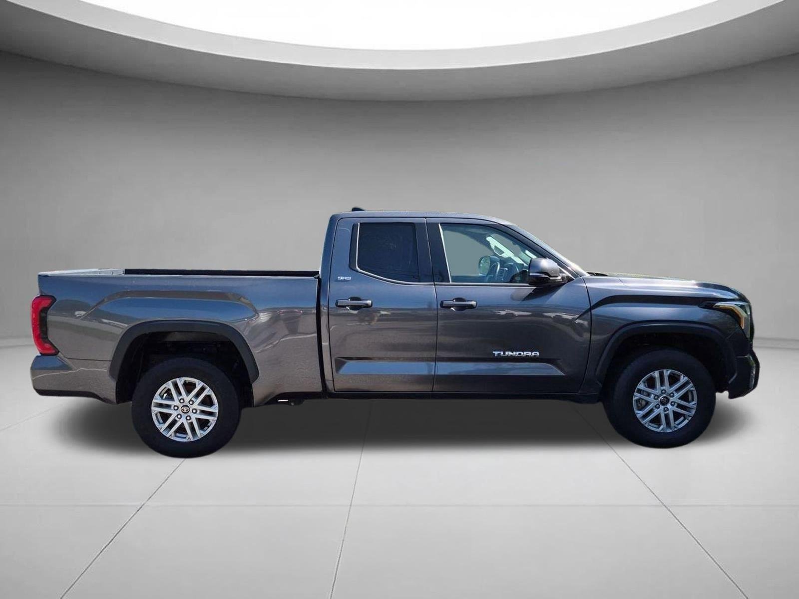 Used 2022  Toyota SR5 image 6