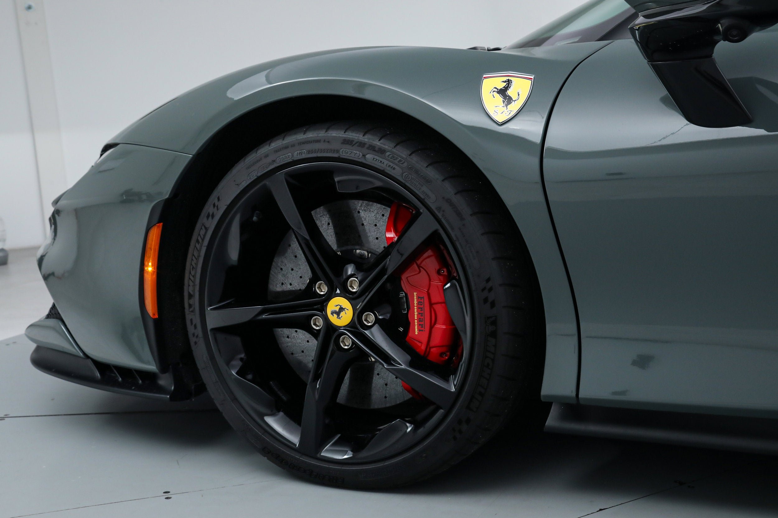 Certified Used 2025 Grigio Medio Ferrari  image 16