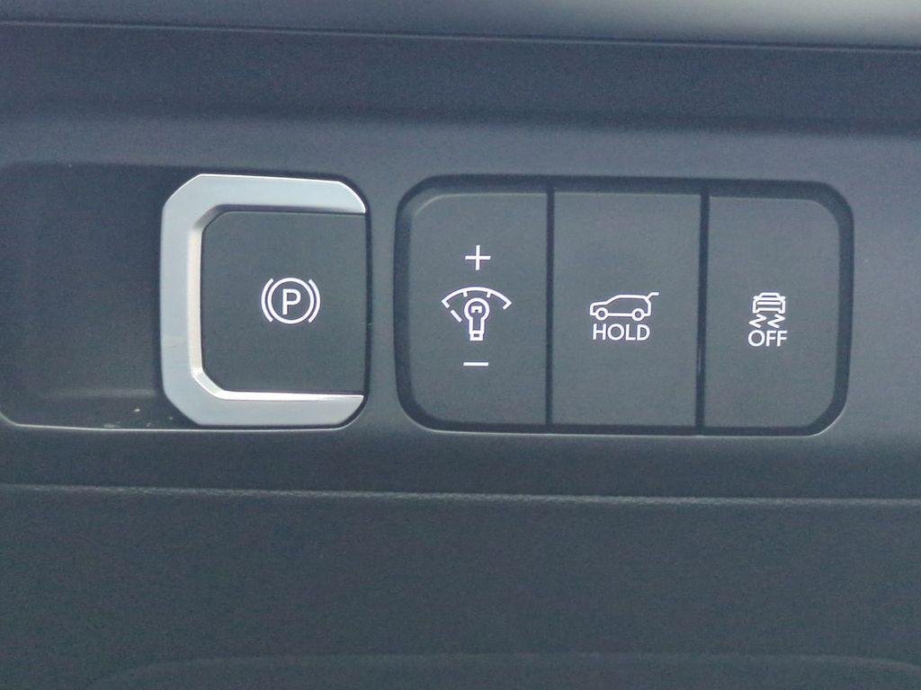 New 2026 White Hyundai SEL FWD image 29