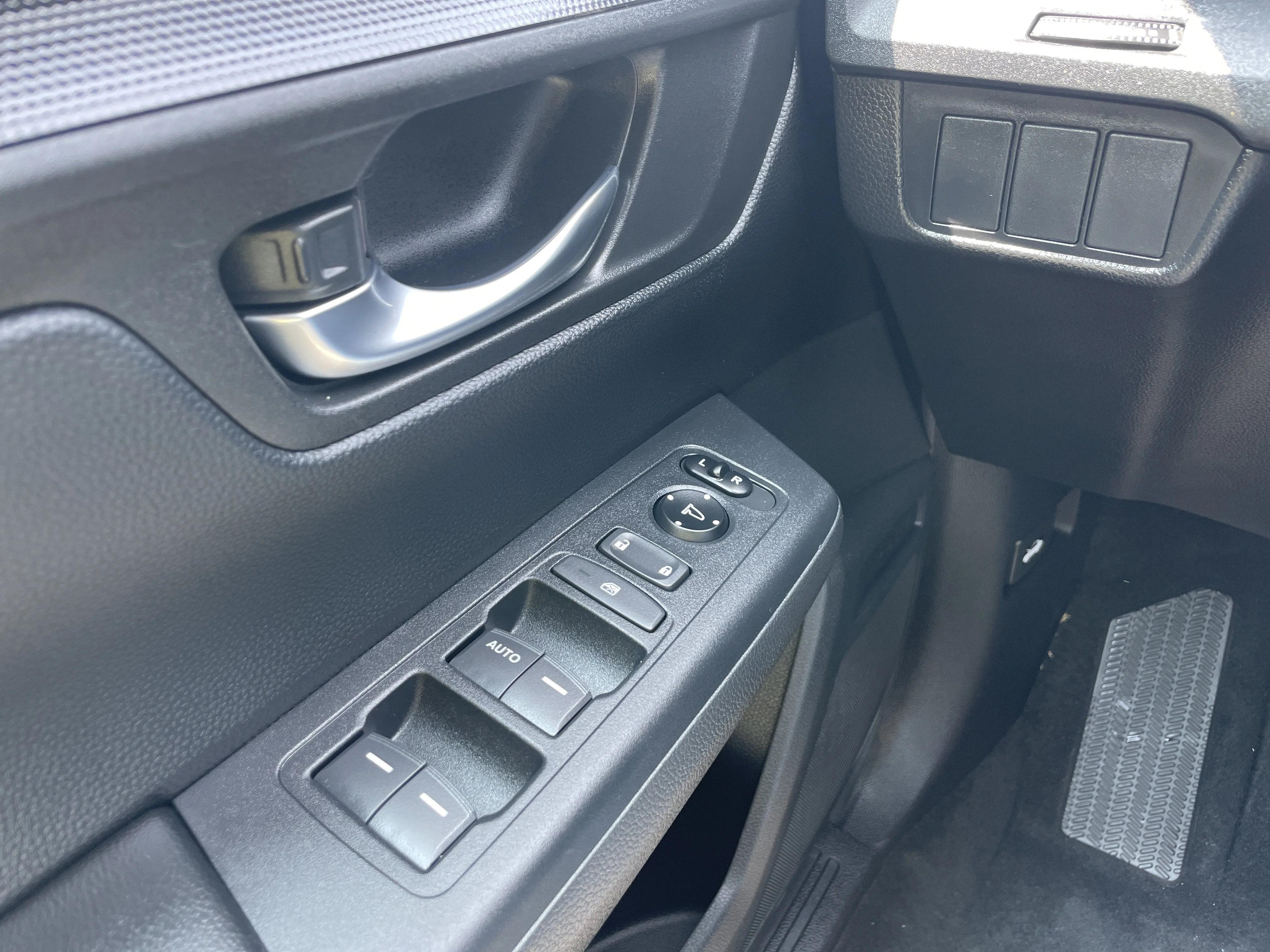 2026 Honda CR-V LX - Photo 50
