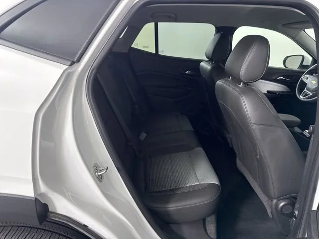 Used 2025 Summit White Chevrolet LT image 18