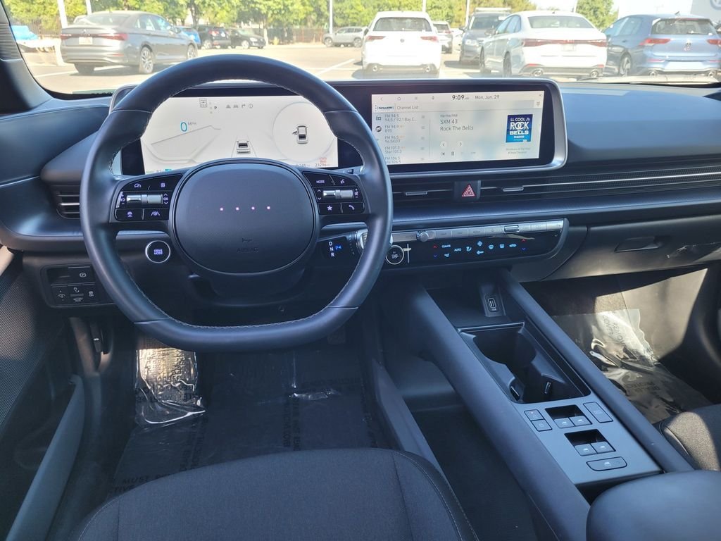Used 2024 Silver Hyundai SE image 19