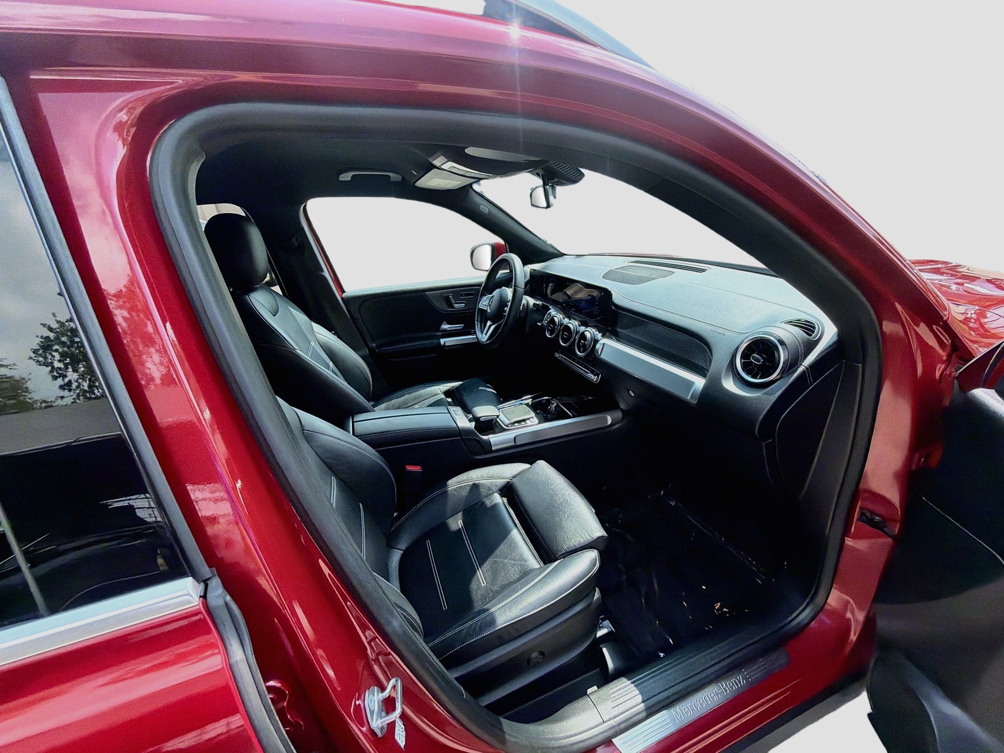 Used 2020 Red Mercedes-Benz GLB 250 image 30