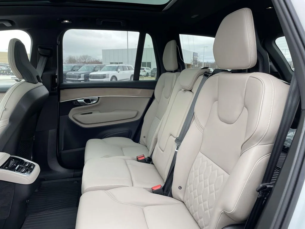 2026 Volvo XC90 Plus - Photo 4