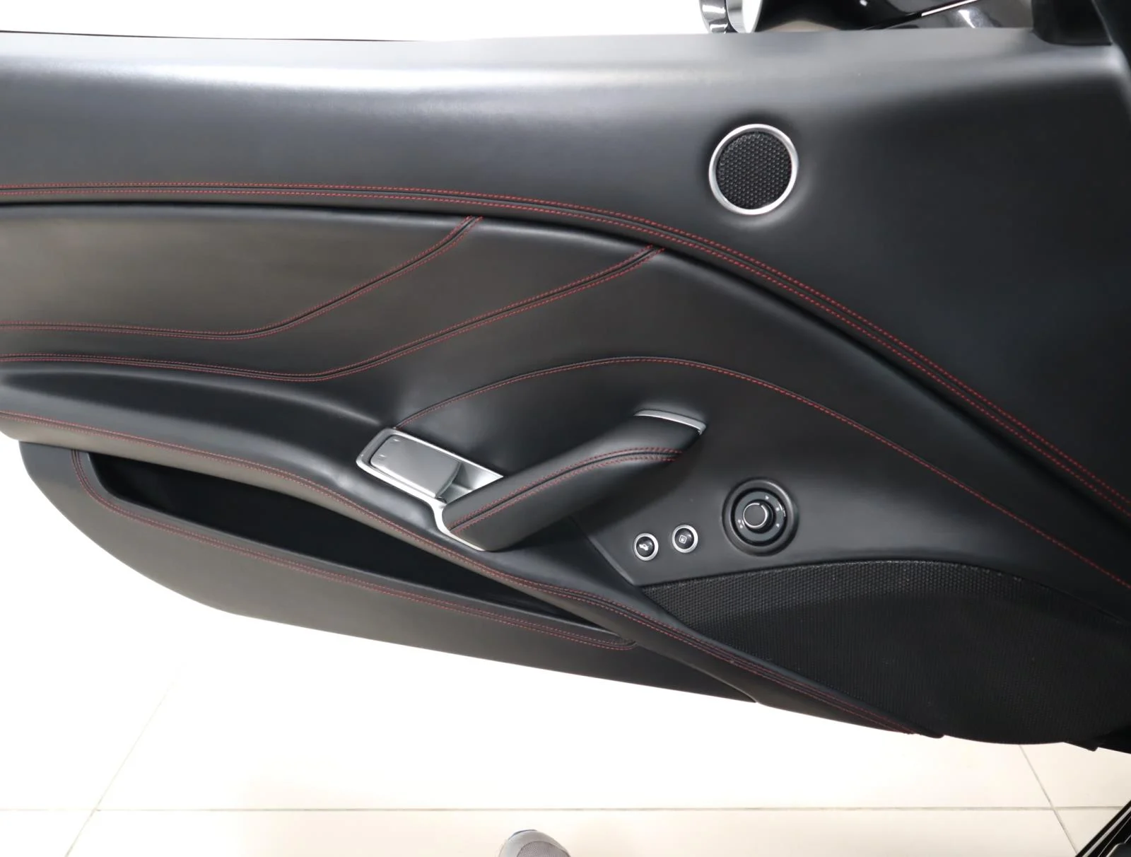 Used 2016 Nero Daytona Metallic Ferrari T 2dr Conv image 24