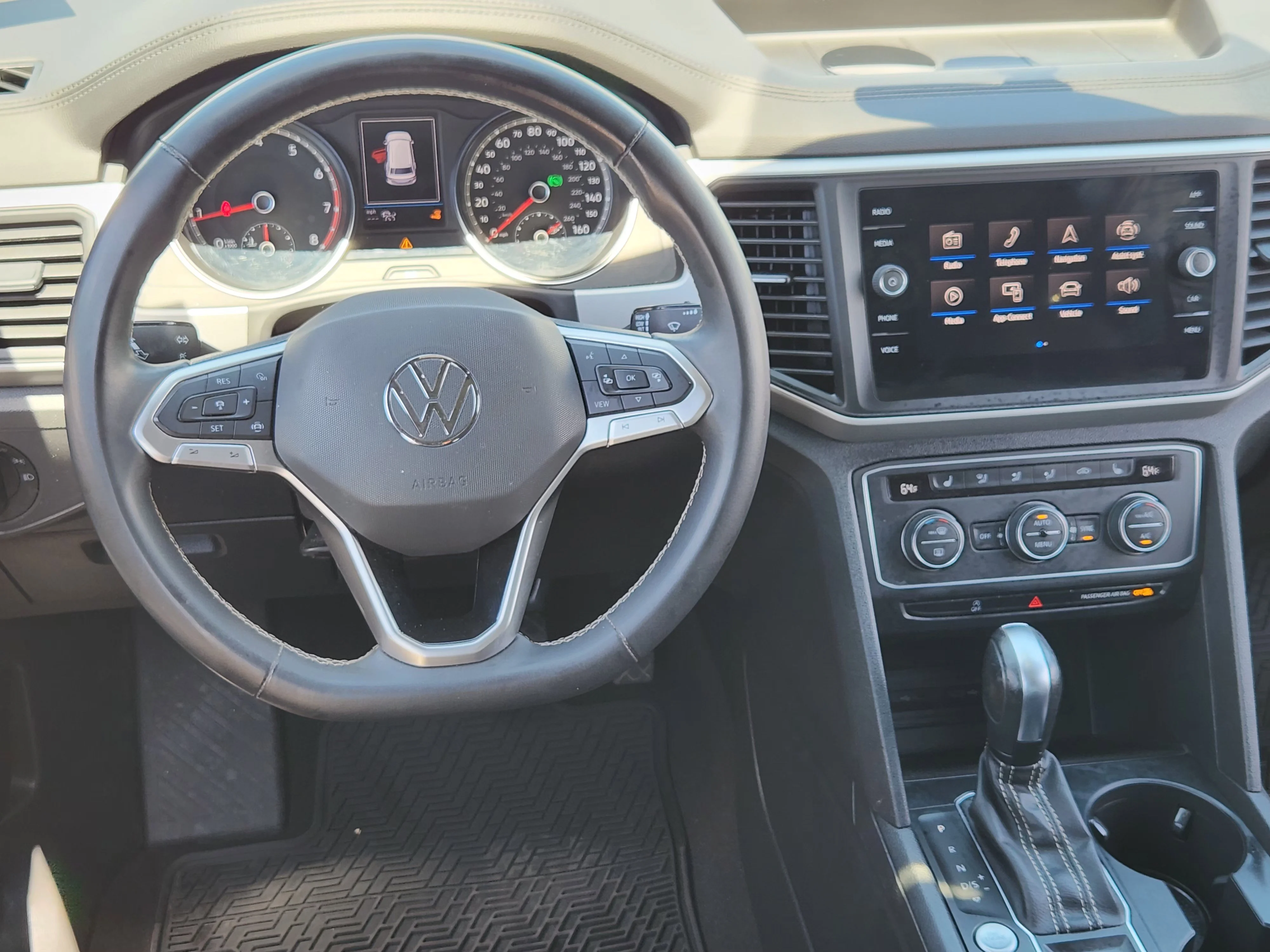 Used 2021 Black Volkswagen 3.6L V6 SE w/Technology image 28