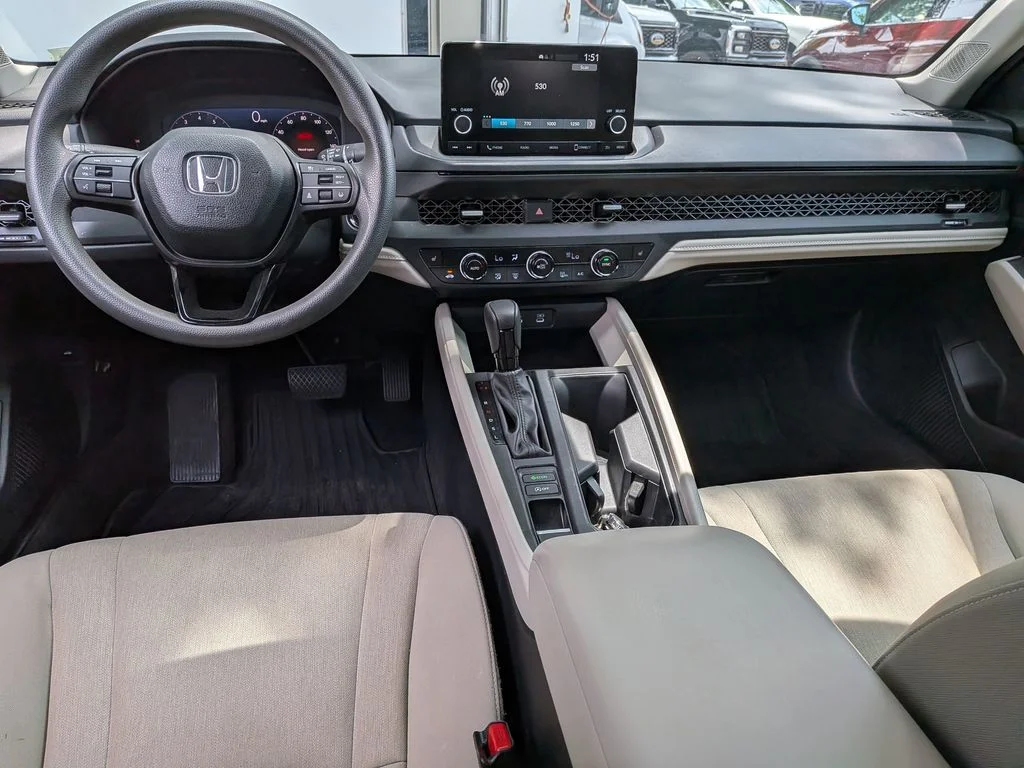 Used 2025 Red Honda SE image 32