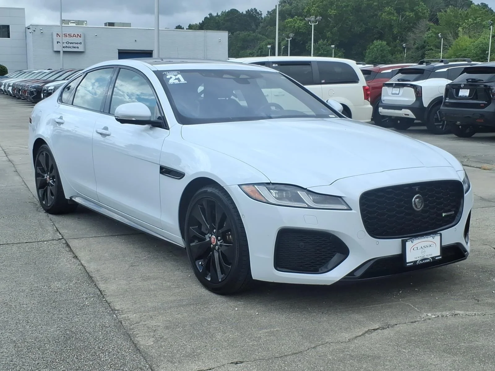 Used 2021 Yulong White Metallic Jaguar R-Dynamic SE image 5