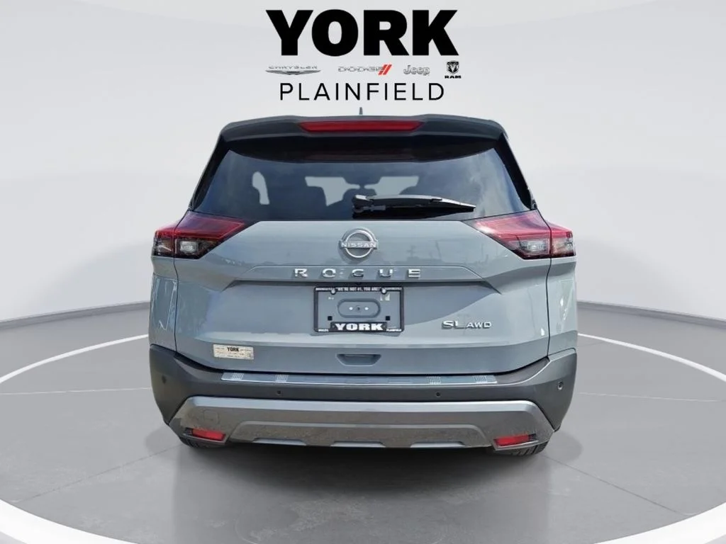 Used 2023 Gray Nissan SL image 4