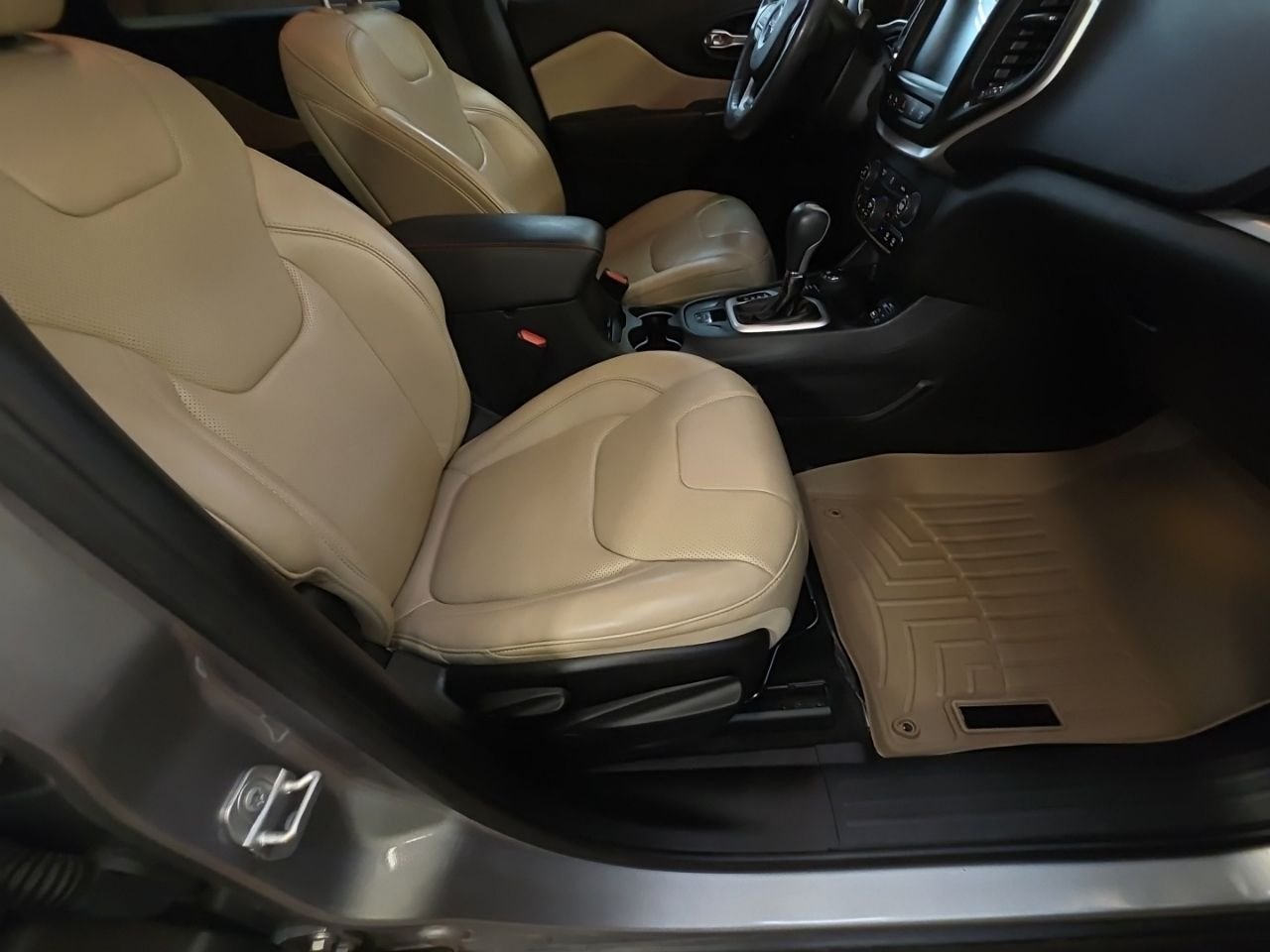 Used 2015 Silver Jeep Limited image 23