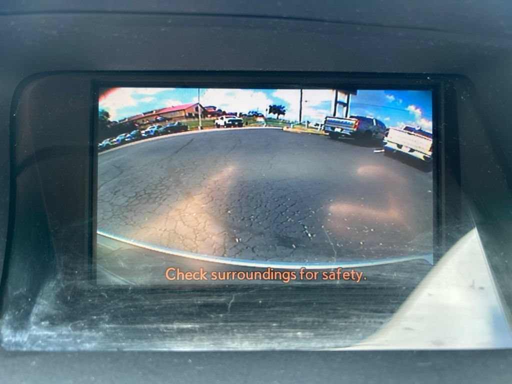 Used 2011 White Lexus  image 26