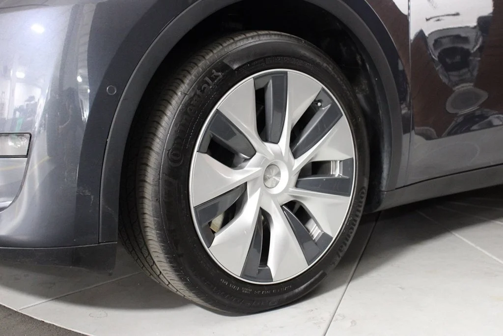 Used 2020 Solid Black Tesla Long Range image 3