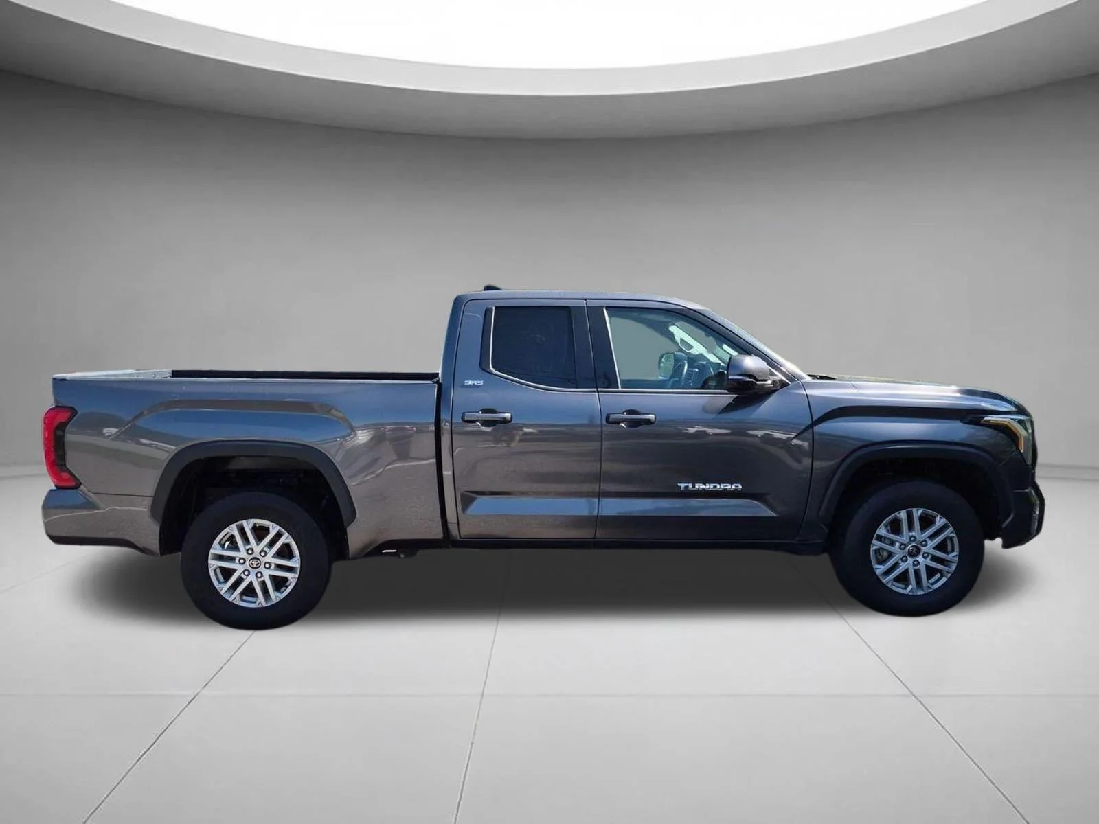 Used 2022  Toyota SR5 image 6