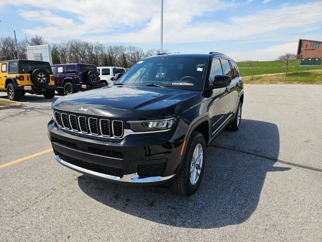 New 2026 Diamond Black Crystal Pearlcoat Jeep Laredo X image 1