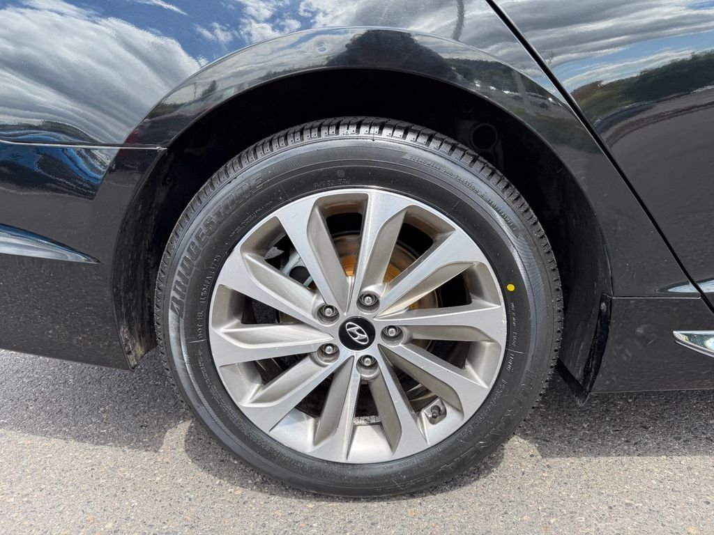 Used 2015 Black Hyundai Sport image 9