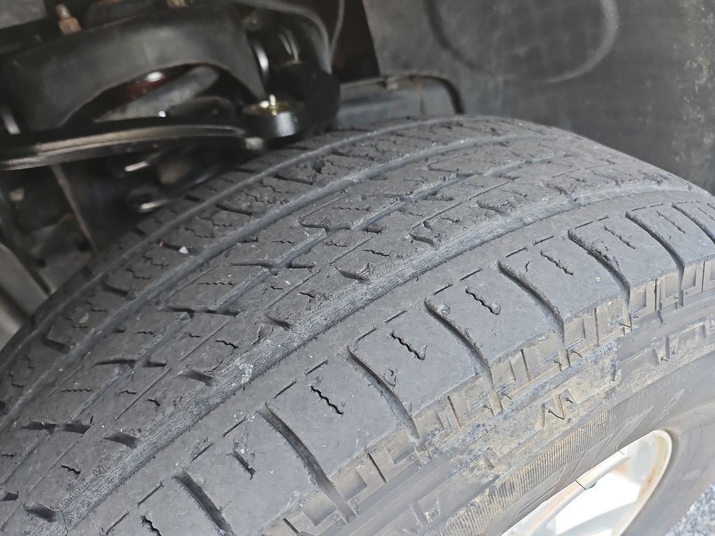 Used 2004  Ford  image 25