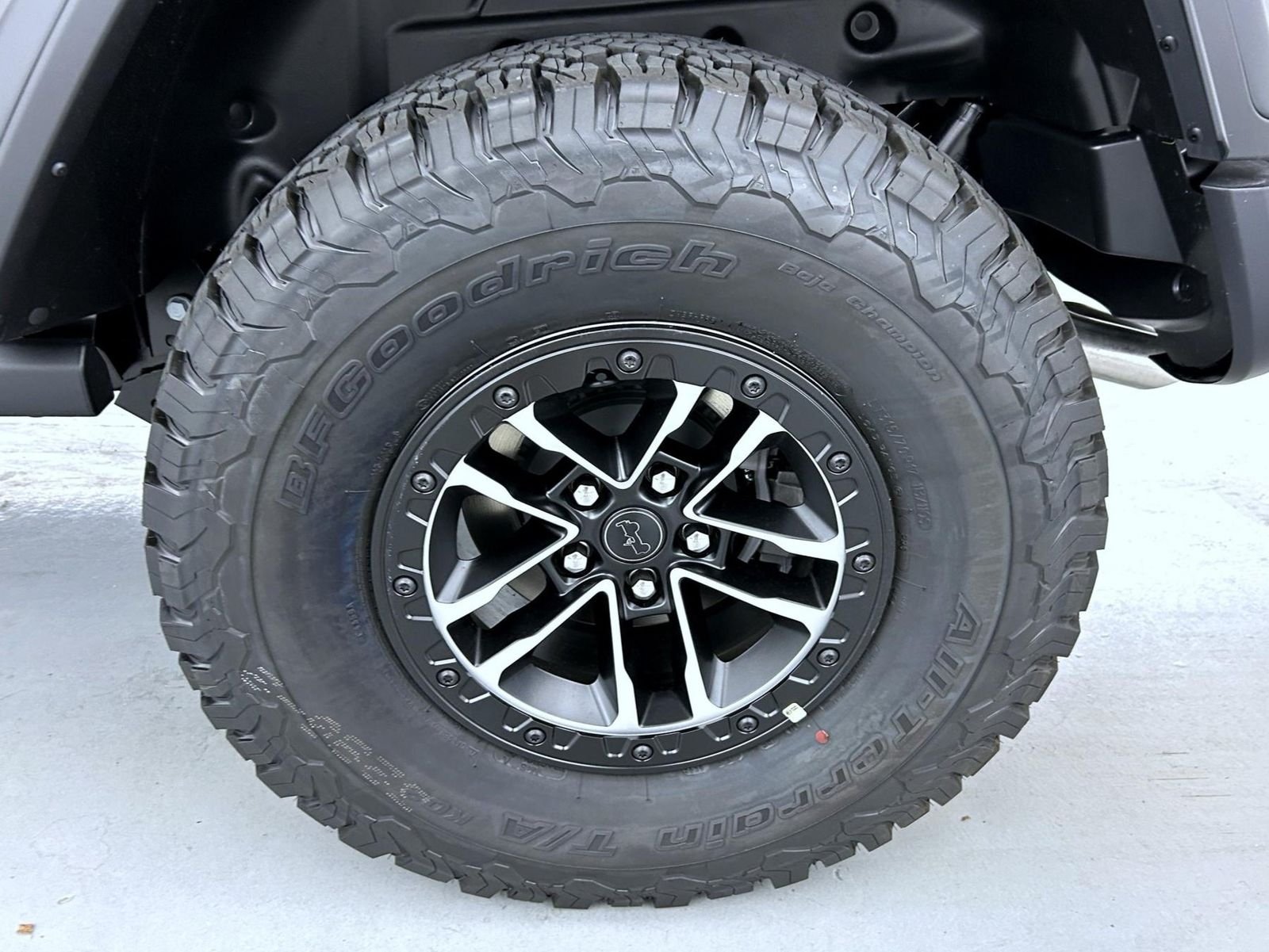 New 2026 Granite Crystal Metallic Clearcoat Jeep Moab 392 image 23