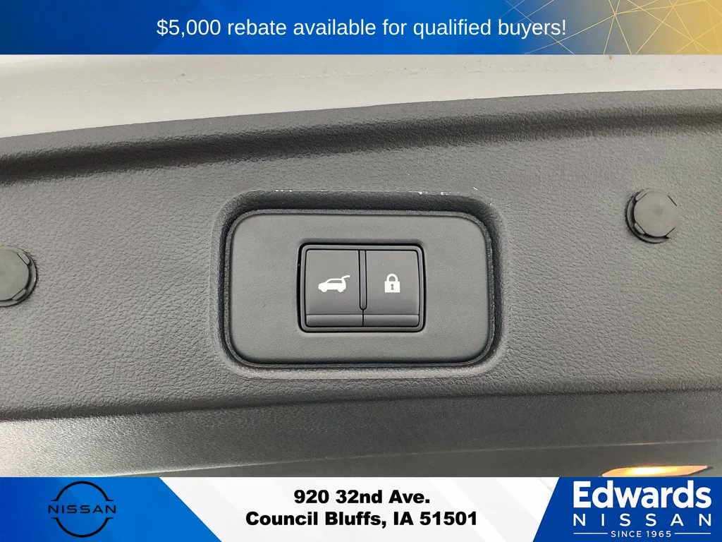 New 2026 Everest White Pearl TriCoat Nissan SL image 11