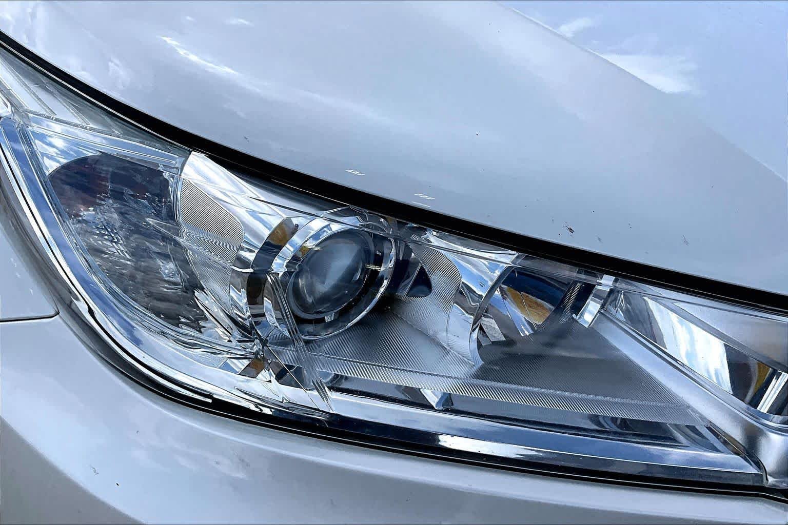 Used 2018 Blizzard Pearl Toyota XLE image 28