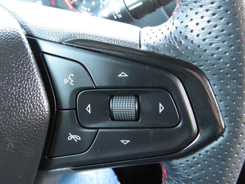 Used 2022 Summit White Chevrolet RS image 34
