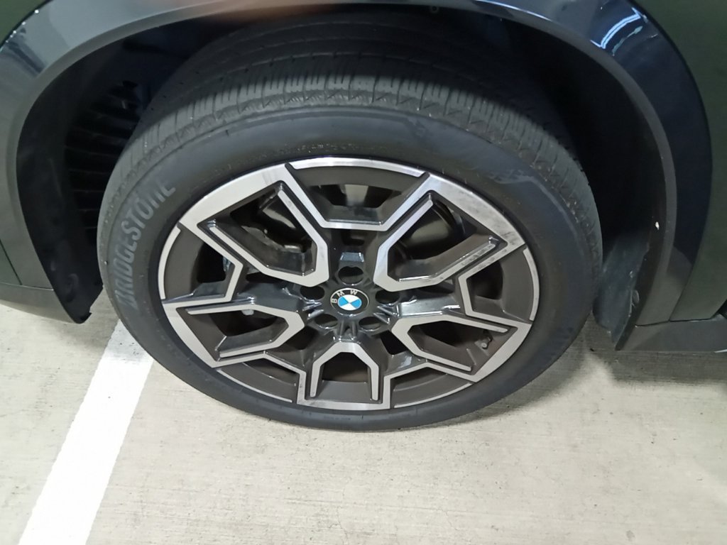 Used 2025 Blue Bay Lagoon Metallic BMW xDrive28i image 17