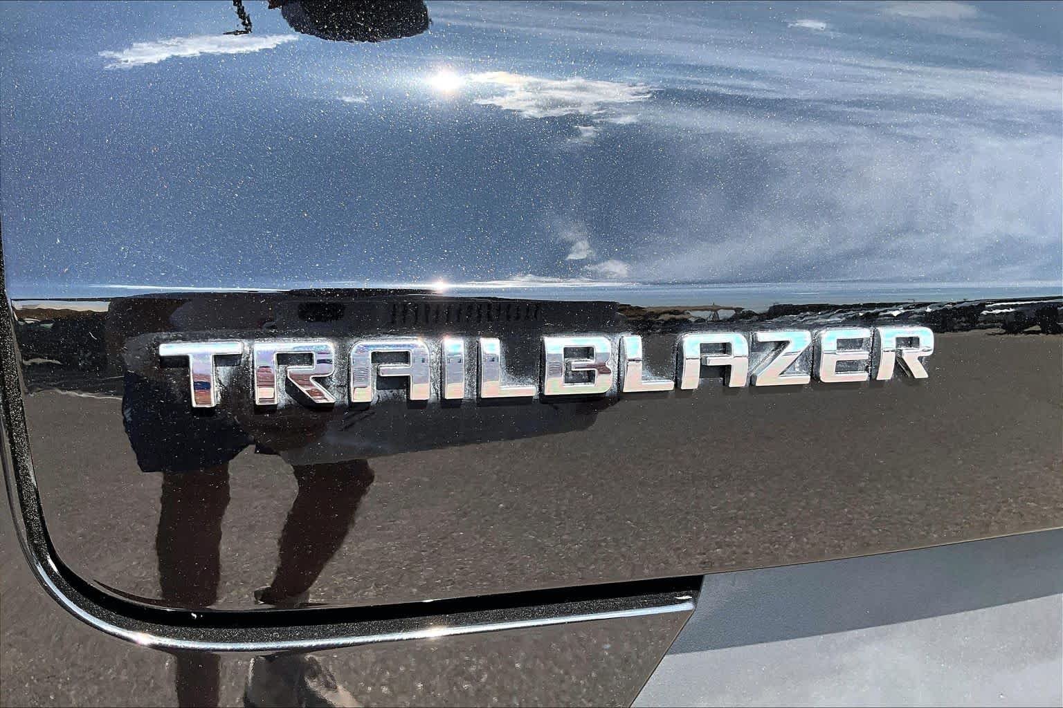 Used 2023 Mosaic Black Metallic Chevrolet ACTIV image 31