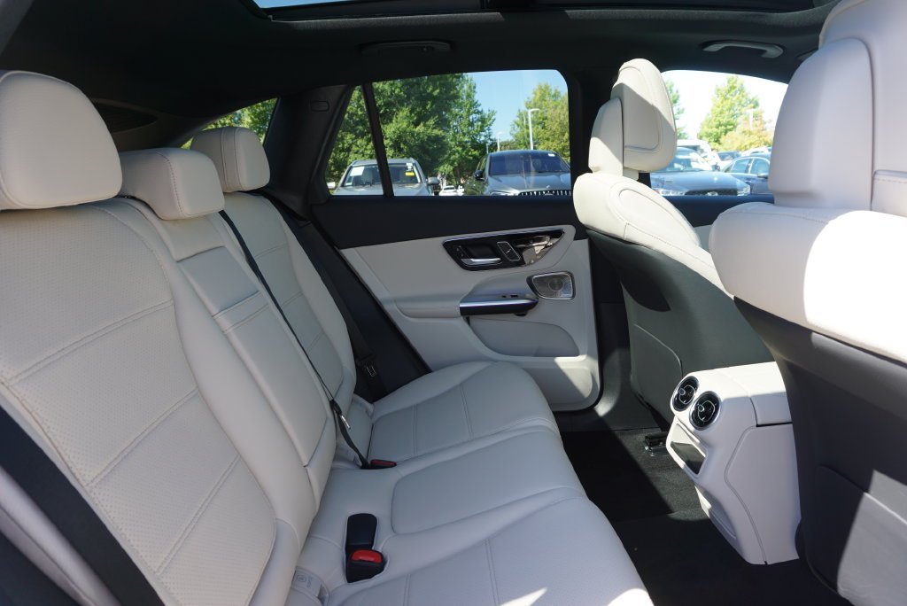 Used 2026 Polar White Mercedes-Benz GLC 300 image 56